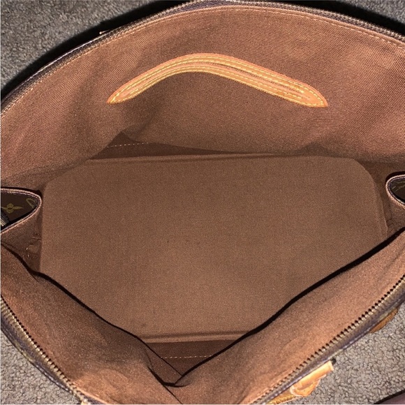 Louis Vuitton Alma Handbag - Picture 4 of 15